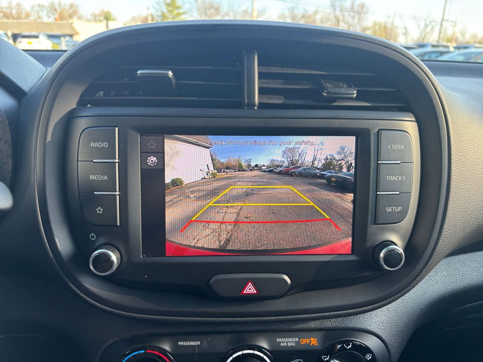 Used 2025 Kia Soul LX w/ LX Technology Package FWD image 23