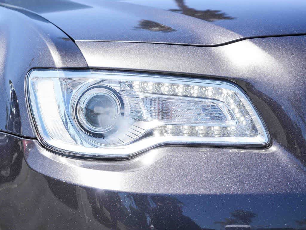 Used 2016 Chrysler 300 C Platinum RWD image 4