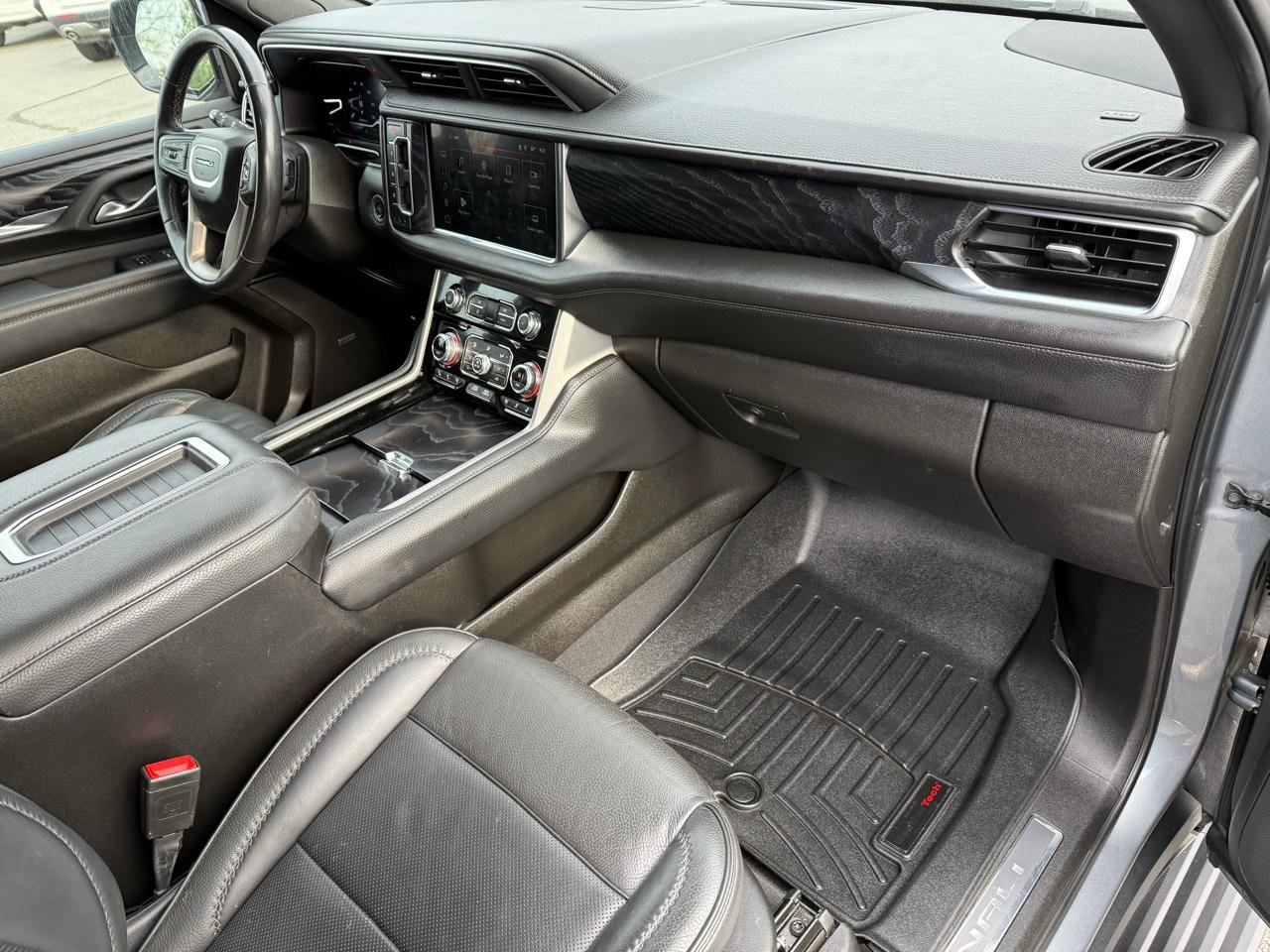 Used 2022 GMC Yukon XL Denali AWD/4WD image 24