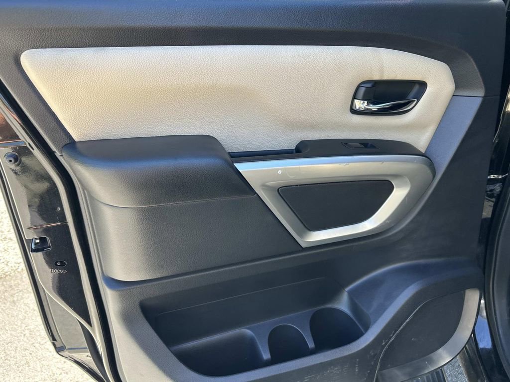 Used 2017 Nissan Titan SV RWD image 22