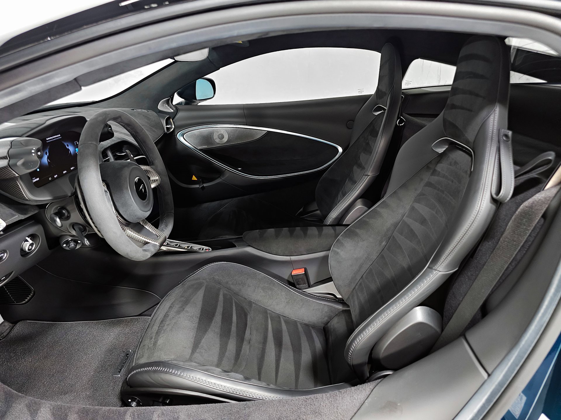 Used 2023 McLaren Artura image 21