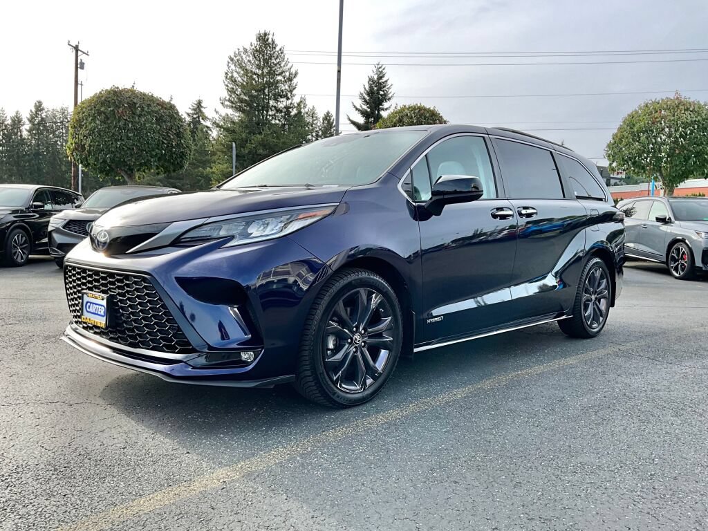 Used 2021 Toyota Sienna XSE FWD image 3