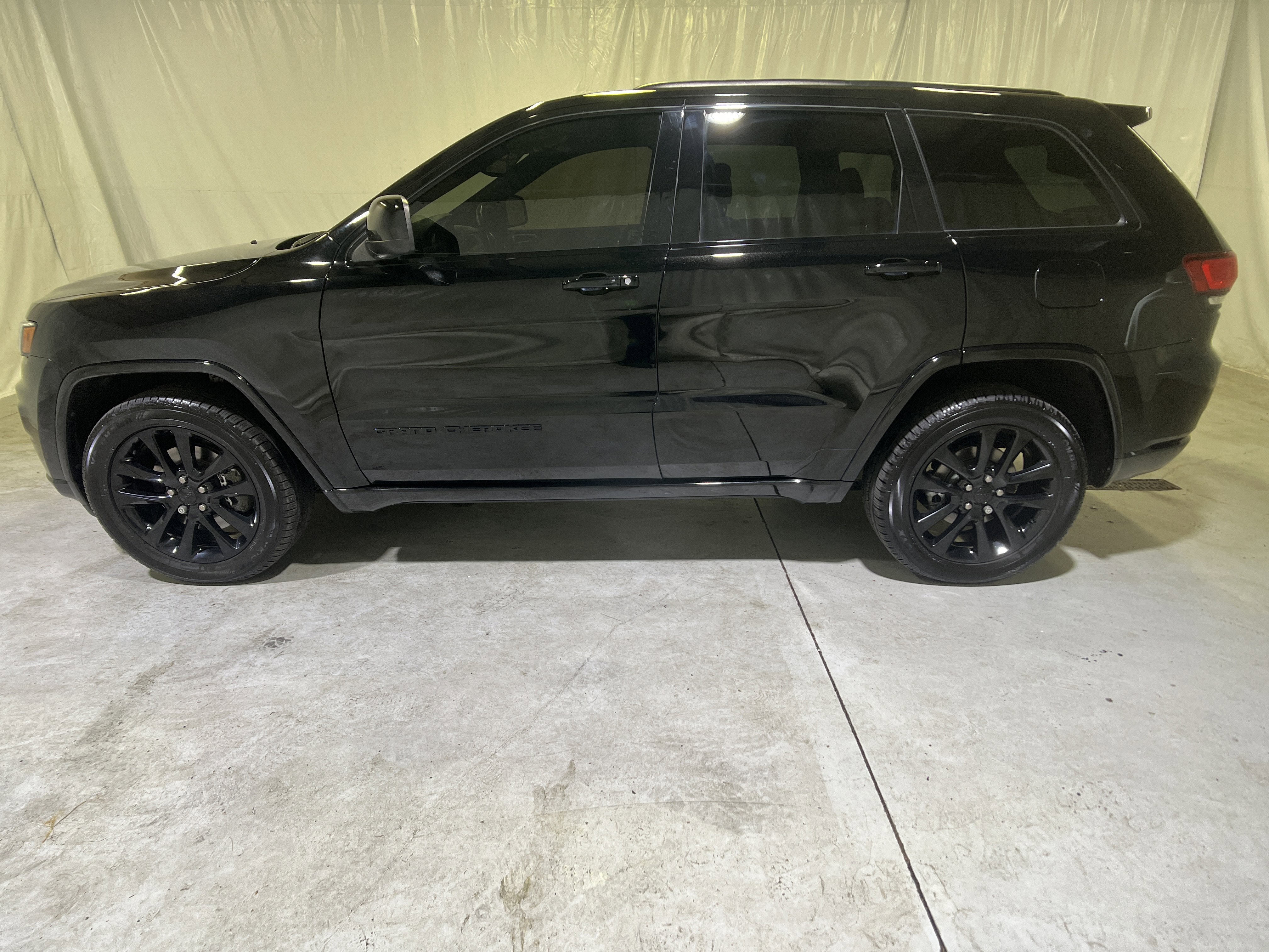 Used 2021 Jeep Grand Cherokee Laredo X AWD/4WD image 7