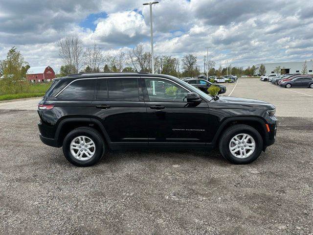 Used 2023 Jeep Grand Cherokee Laredo AWD/4WD image 8