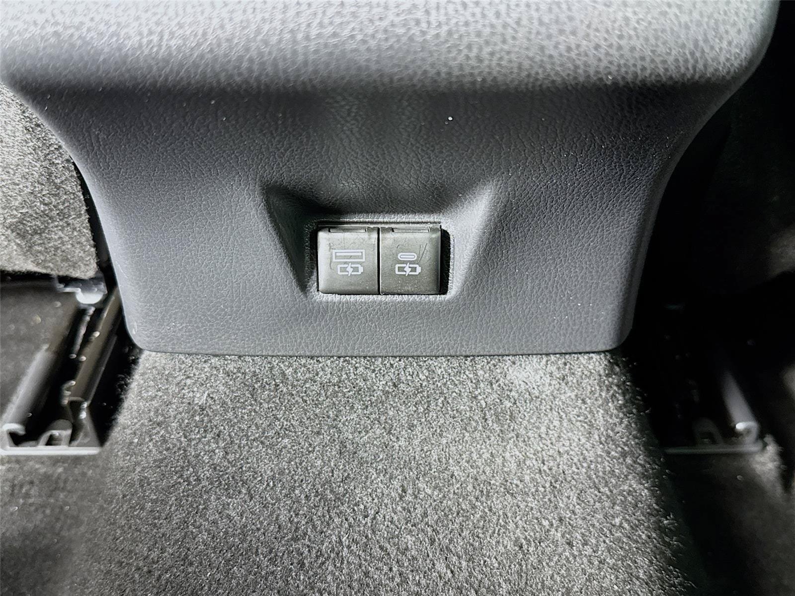 Used 2025 Toyota Camry XSE FWD image 26