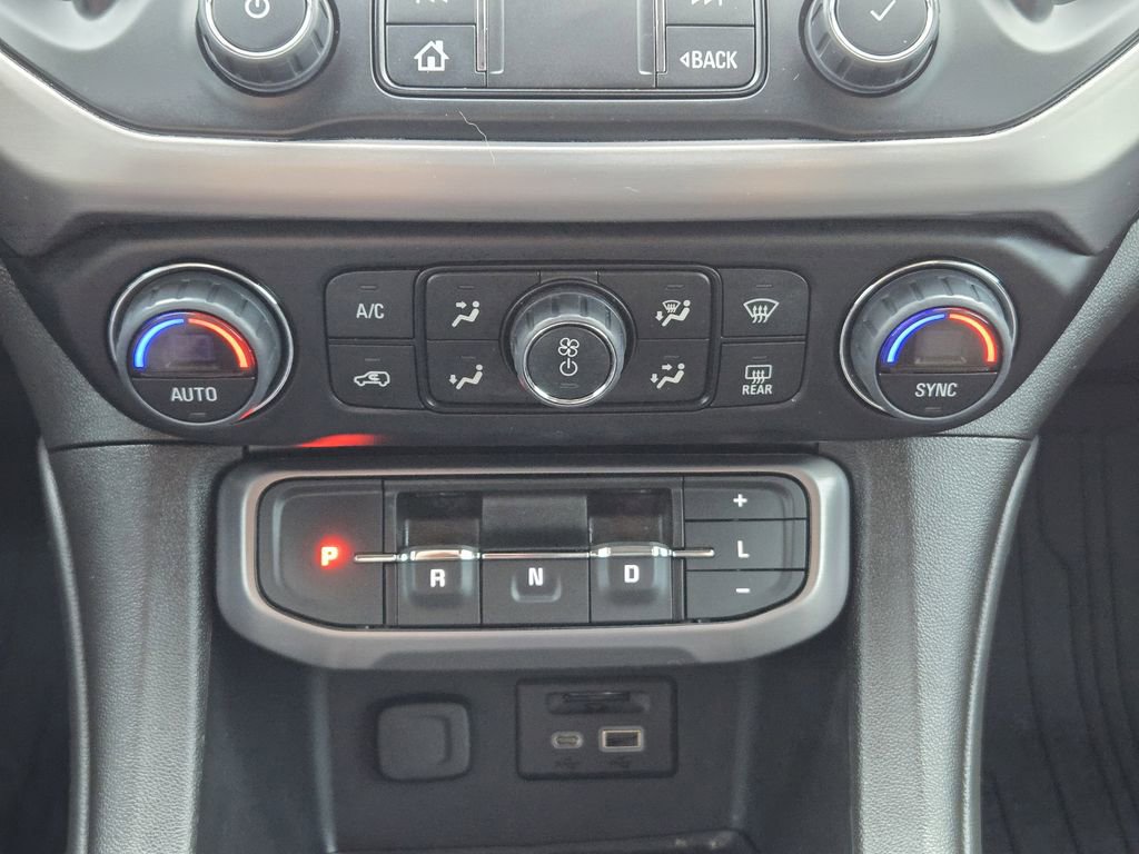 Used 2023 GMC Acadia AT4 w/ Technology Package image 17