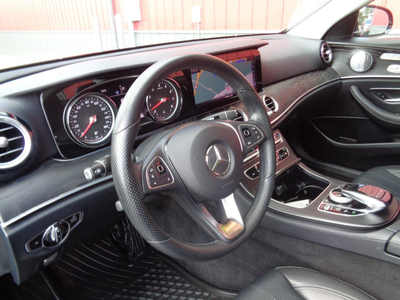 Used 2018 Mercedes-Benz E 400 4MATIC Sedan image 12