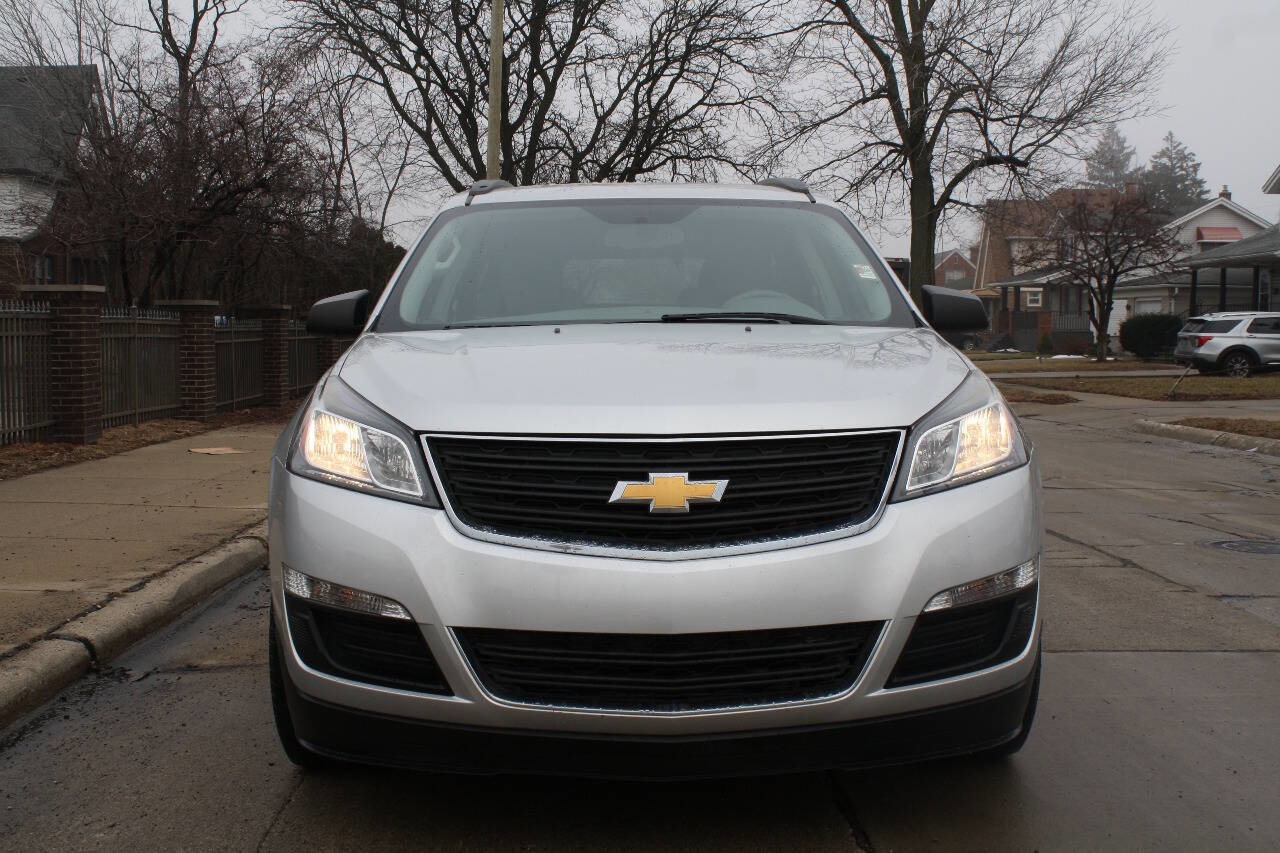 Used 2017 Chevrolet Traverse LS FWD image 4