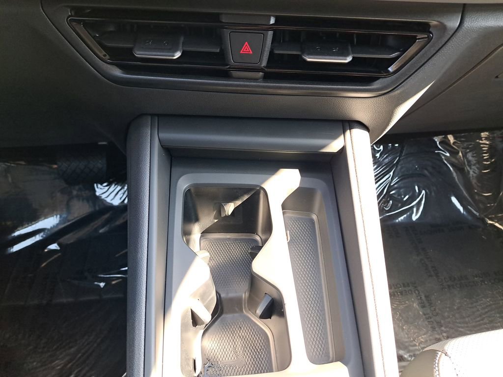 New 2025 Volkswagen Tiguan SE image 23