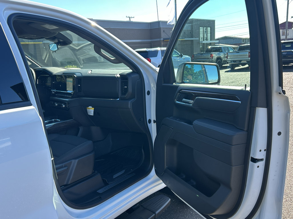New 2026 GMC Sierra 1500 Elevation w/ LPO, Elevation Black Package AWD/4WD image 24