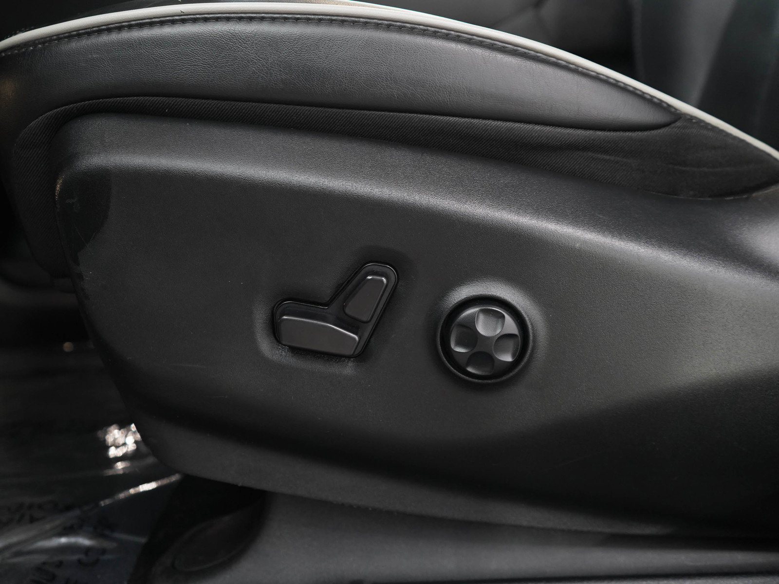 Used 2025 Chrysler Pacifica Limited FWD image 29