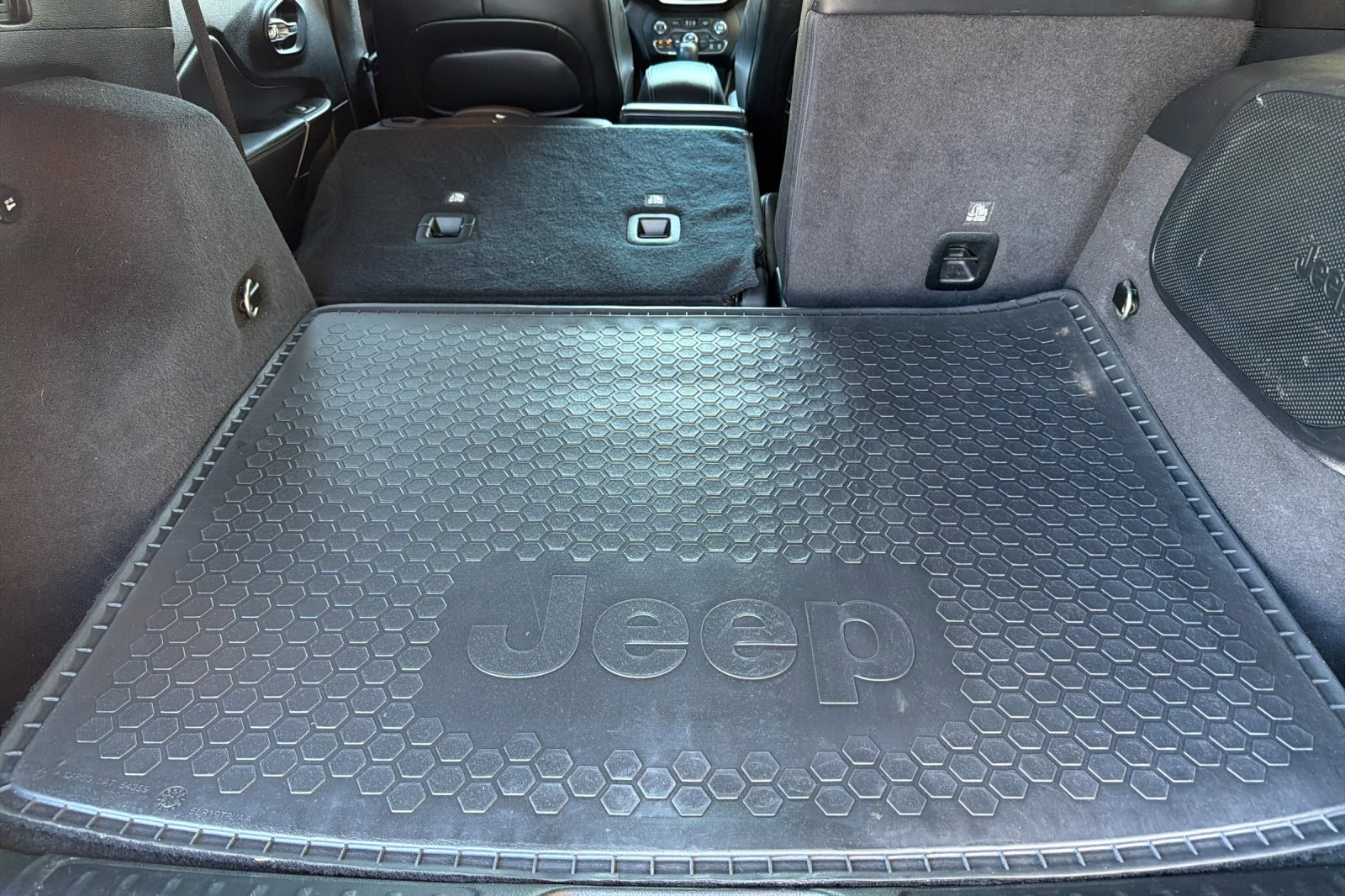 Used 2020 Jeep Cherokee Limited w/ Technology Group image 15