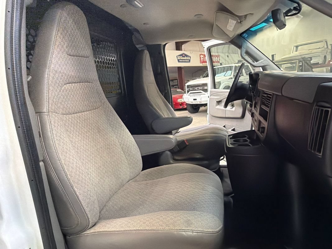 Used 2020 GMC Savana 2500 w/ Driver Convenience Package RWD image 28