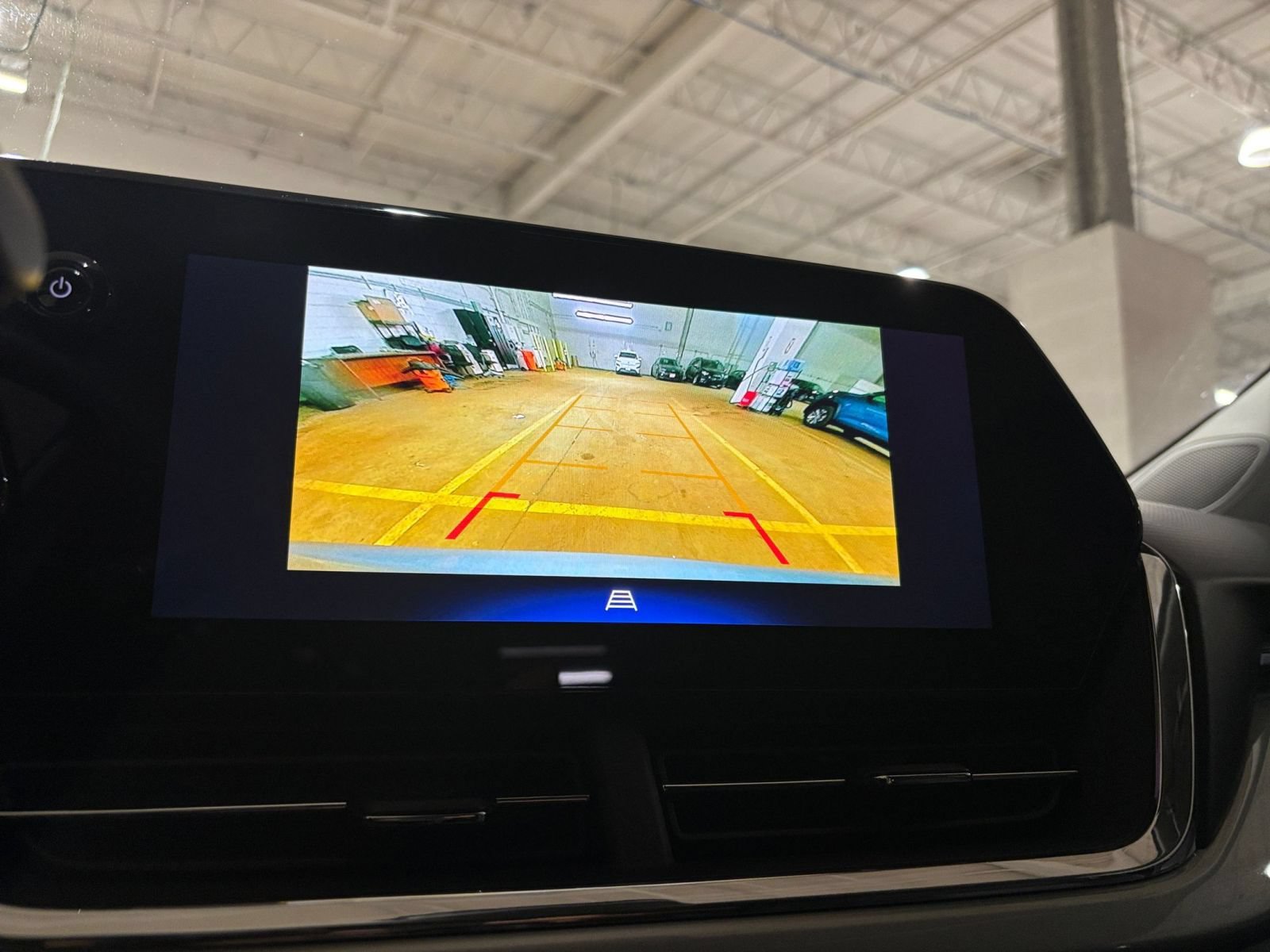 Used 2025 Chevrolet Trax LT FWD image 22
