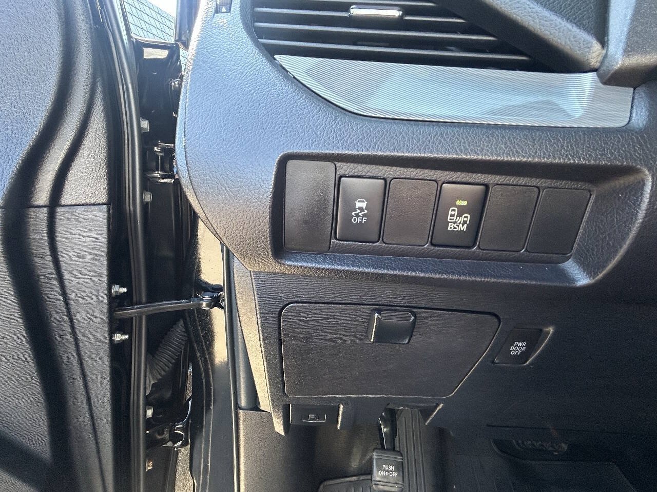 Used 2017 Toyota Sienna SE Premium FWD image 22