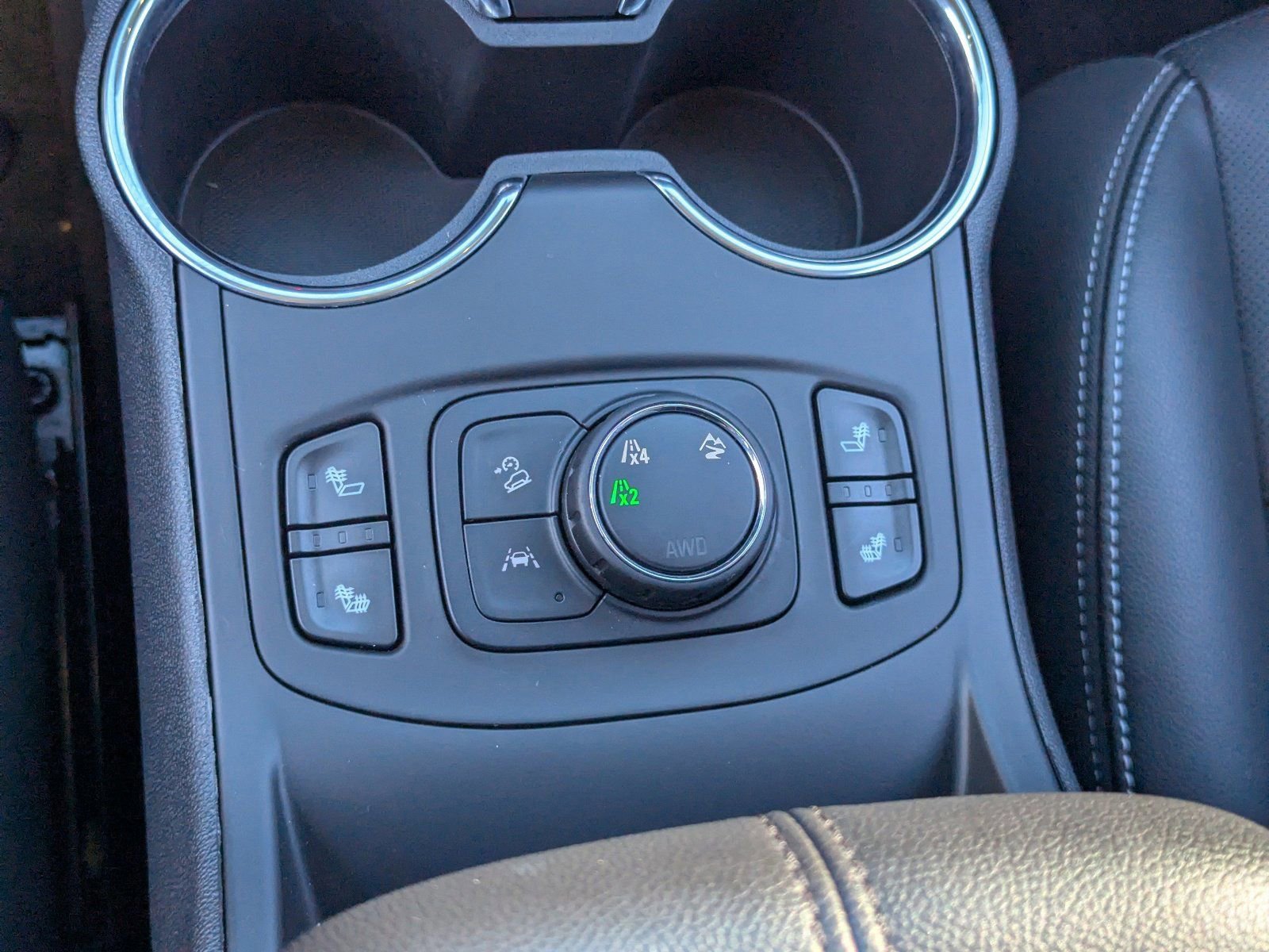 Used 2023 GMC Terrain SLT w/ Elevation Edition image 32