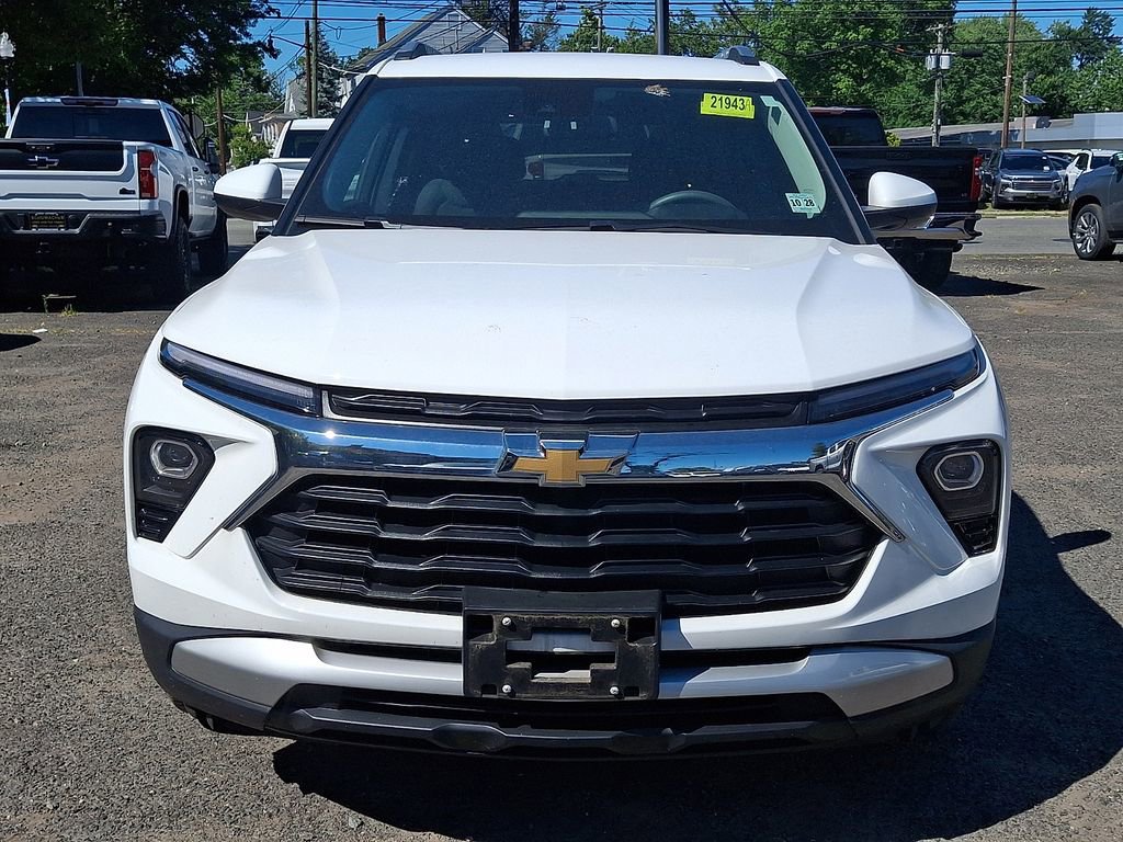 Used 2024 Chevrolet TrailBlazer LT AWD/4WD image 2
