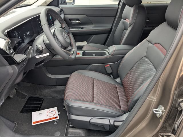 New 2026 Nissan Kicks SR w/ Cold Weather Package FWD image 13