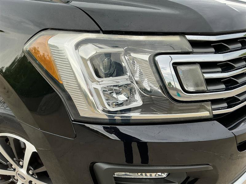 Used 2018 Ford Expedition Max XLT w/ Equipment Group 202A AWD/4WD image 17
