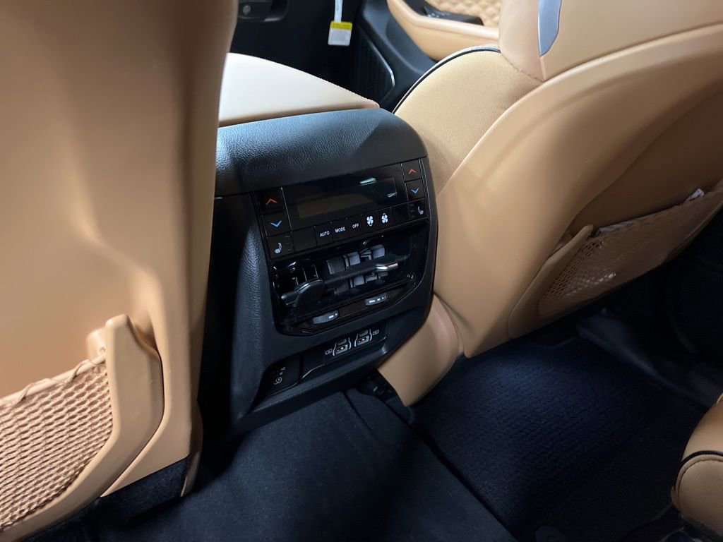 Used 2025 Jeep Grand Cherokee L Summit w/ MOPAR Finishing Package image 15