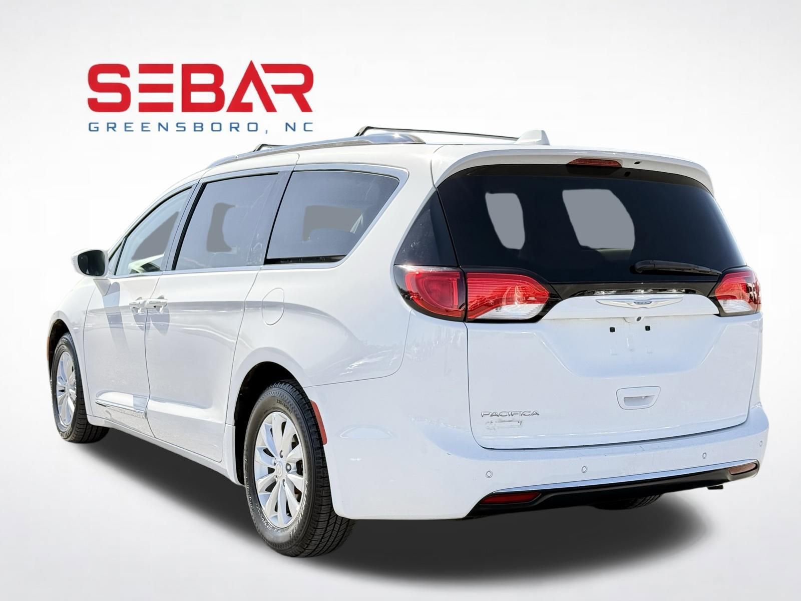 Used 2018 Chrysler Pacifica Touring-L image 9