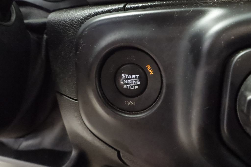 Used 2019 Jeep Wrangler Unlimited Sahara AWD/4WD image 31