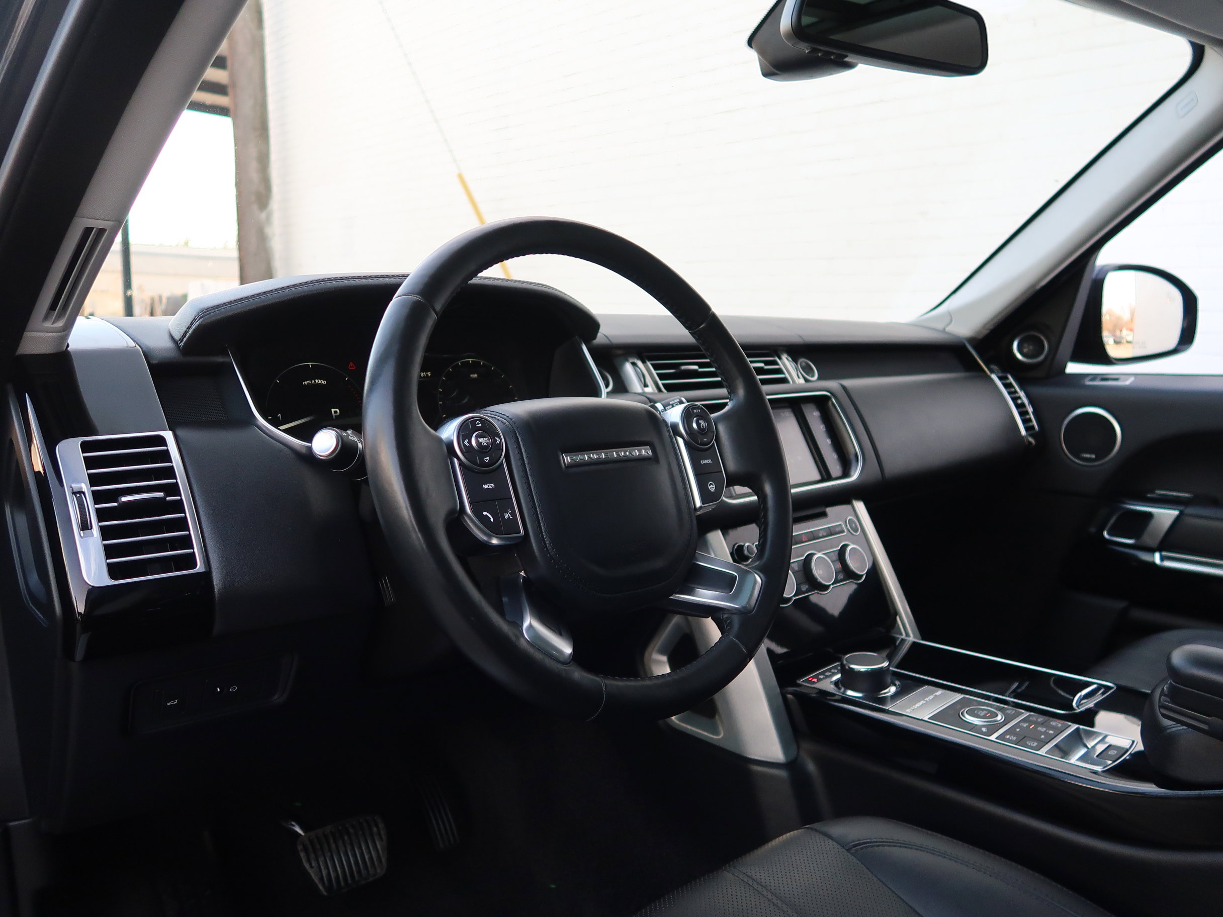 Used 2016 Land Rover Range Rover HSE image 37