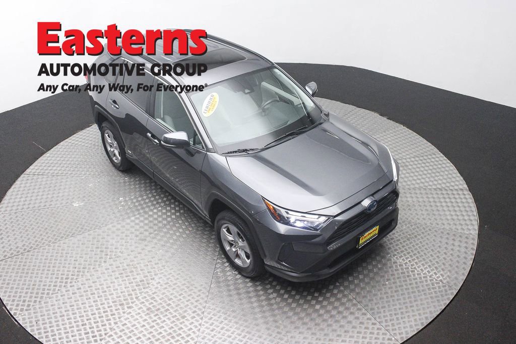 Used 2022 Toyota RAV4 XLE w/ Convenience Package AWD/4WD image 3