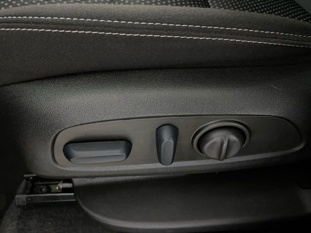 Used 2023 GMC Terrain SLE w/ Driver Convenience Package image 25