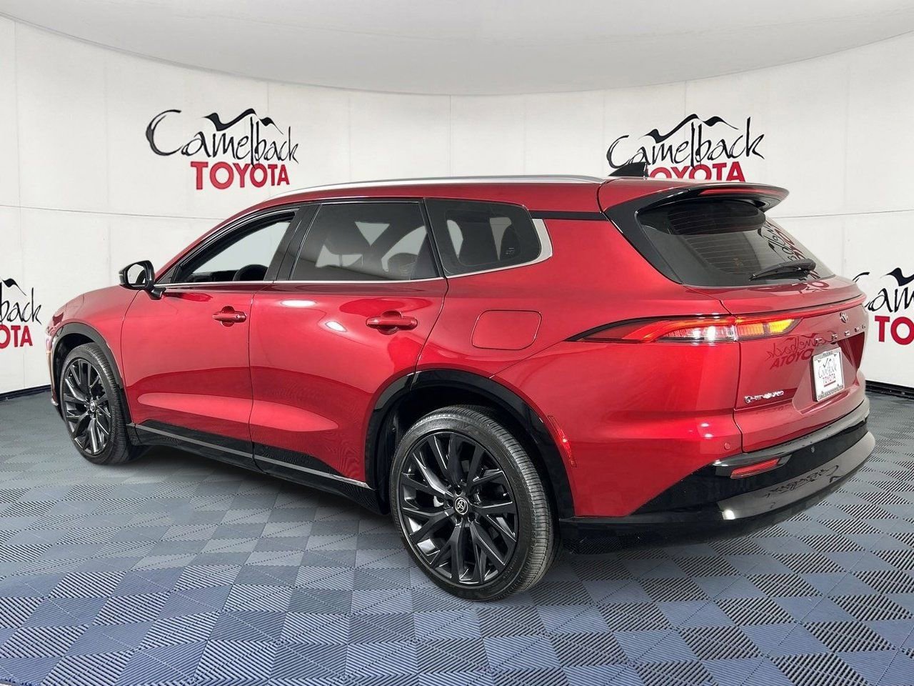 Used 2025 Toyota Crown Signia w/ Advanced Technology Package AWD/4WD image 5