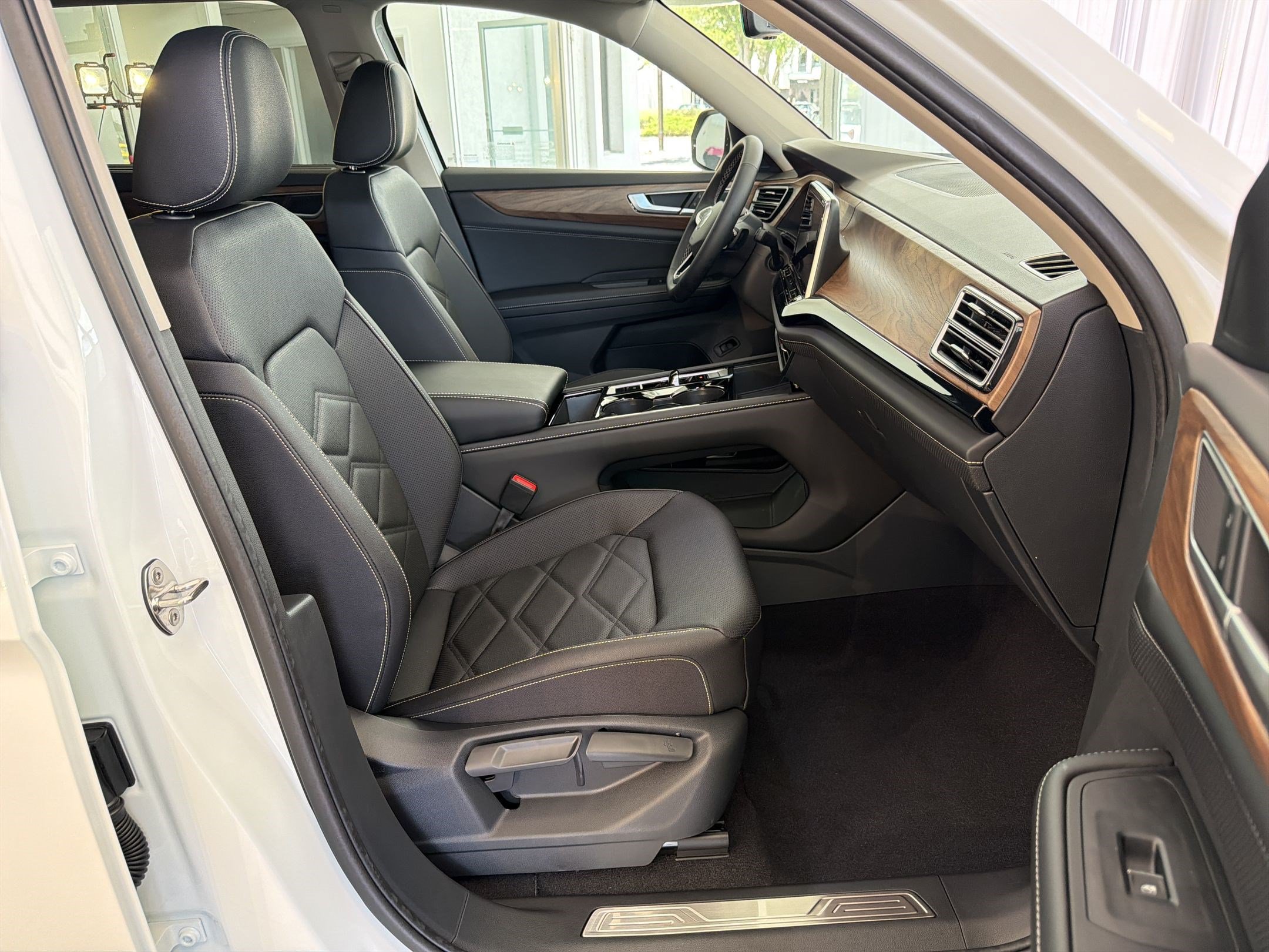 New 2026 Volkswagen Atlas SE FWD image 30