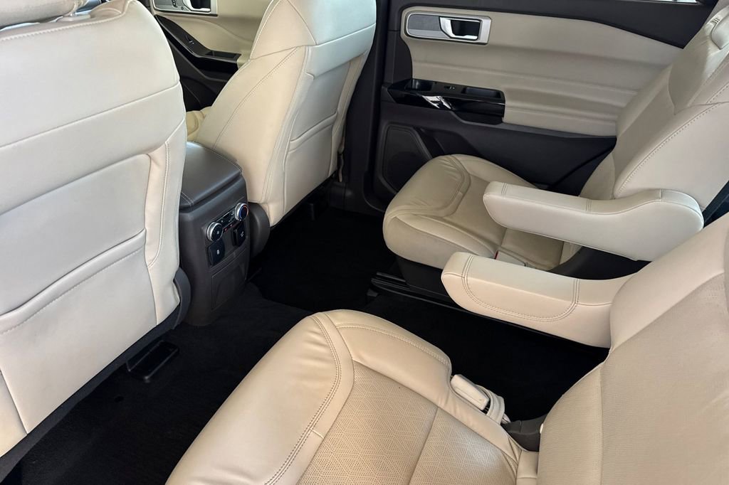 Used 2022 Ford Explorer Platinum w/ Class IV Trailer Tow Package image 5