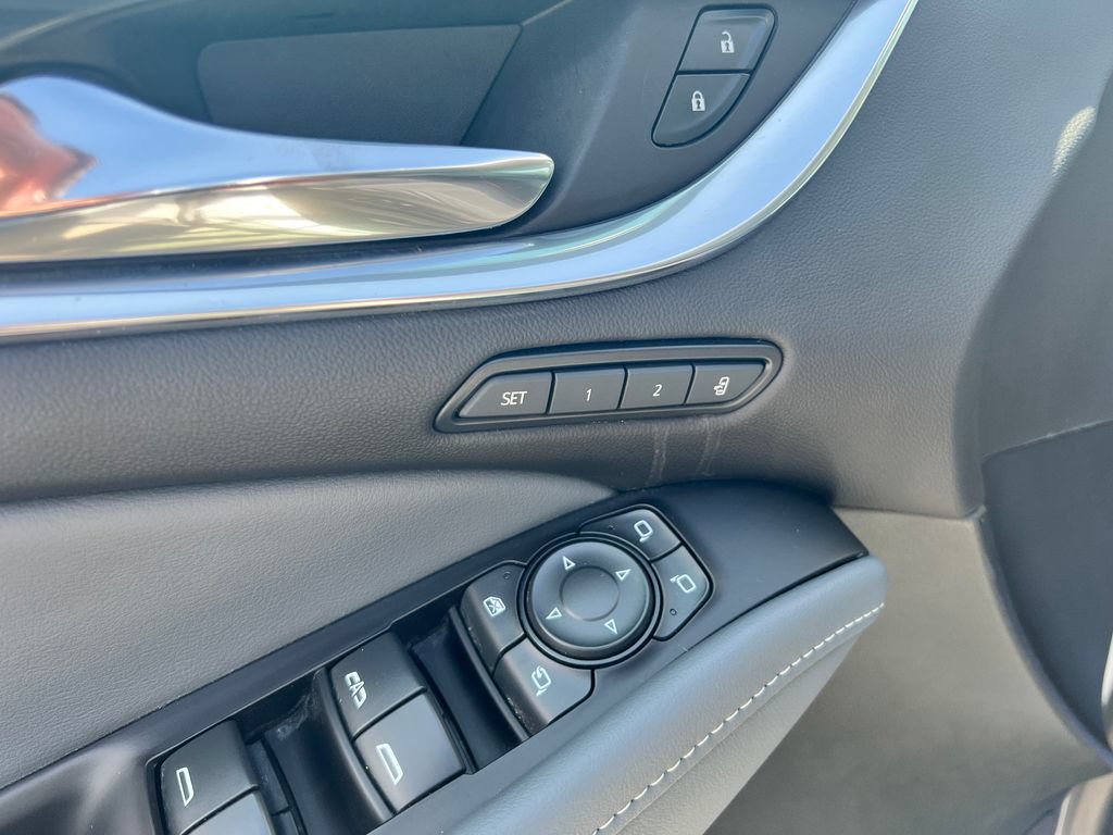 Used 2020 Buick Enclave Premium w/ Sun and Sites Package AWD/4WD image 16