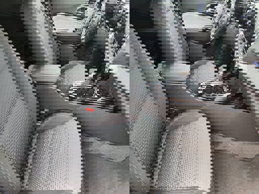 Used 2025 Chevrolet Trax LT w/ LT Convenience Package image 15