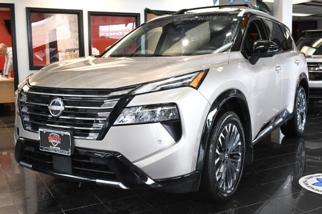 Used 2025 Nissan Rogue Platinum w/ Platinum Premium Package