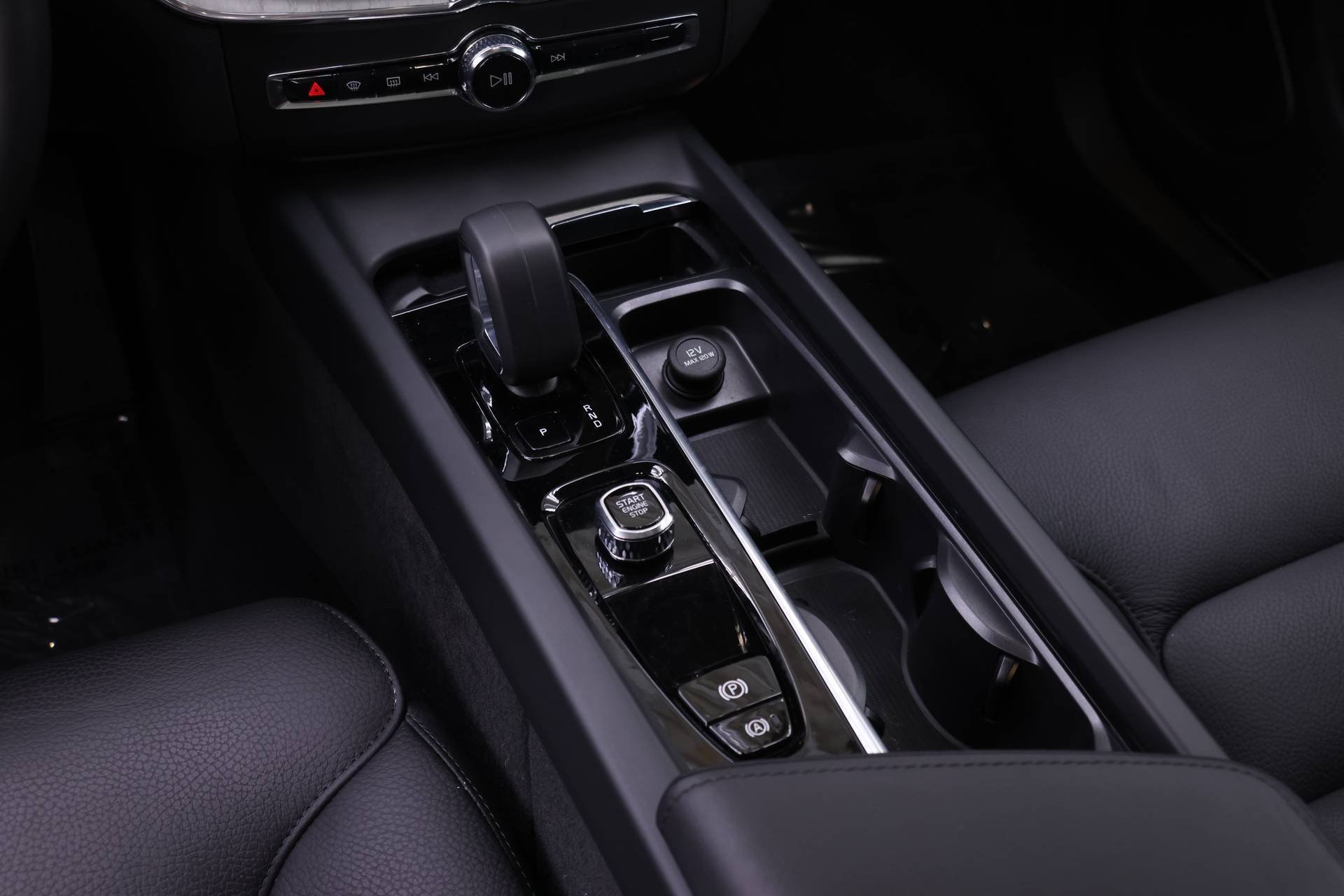 Certified 2025 Volvo XC60 B5 Plus image 16