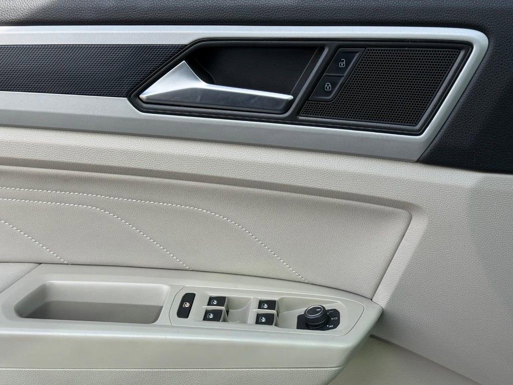 Used 2022 Volkswagen Atlas SEL R-Line image 25