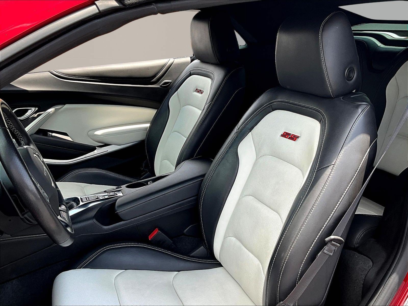 Used 2019 Chevrolet Camaro SS RWD image 18