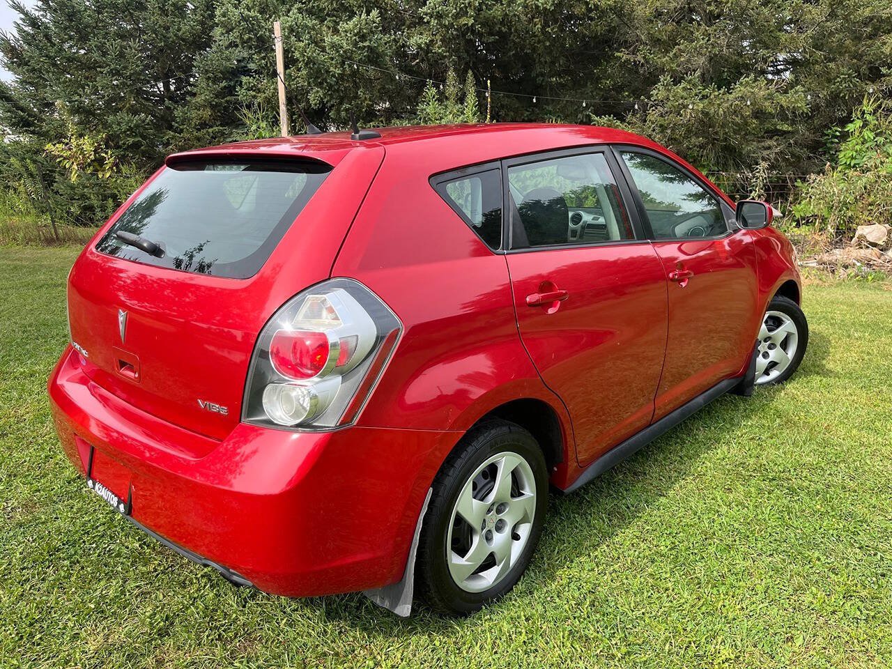 Used 2010 Pontiac Vibe w/ Preferred Package FWD image 8