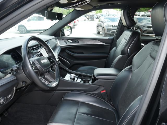 Used 2022 Jeep Grand Cherokee Overland w/ Luxury Tech Group IV AWD/4WD image 2