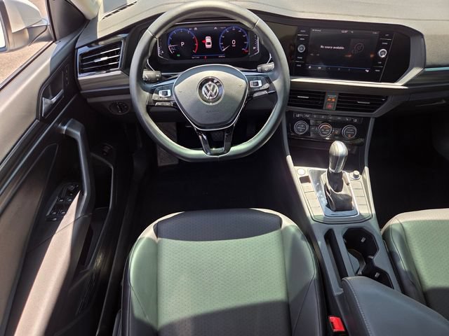 Used 2019 Volkswagen Jetta SEL w/ Cold Weather Package FWD image 12