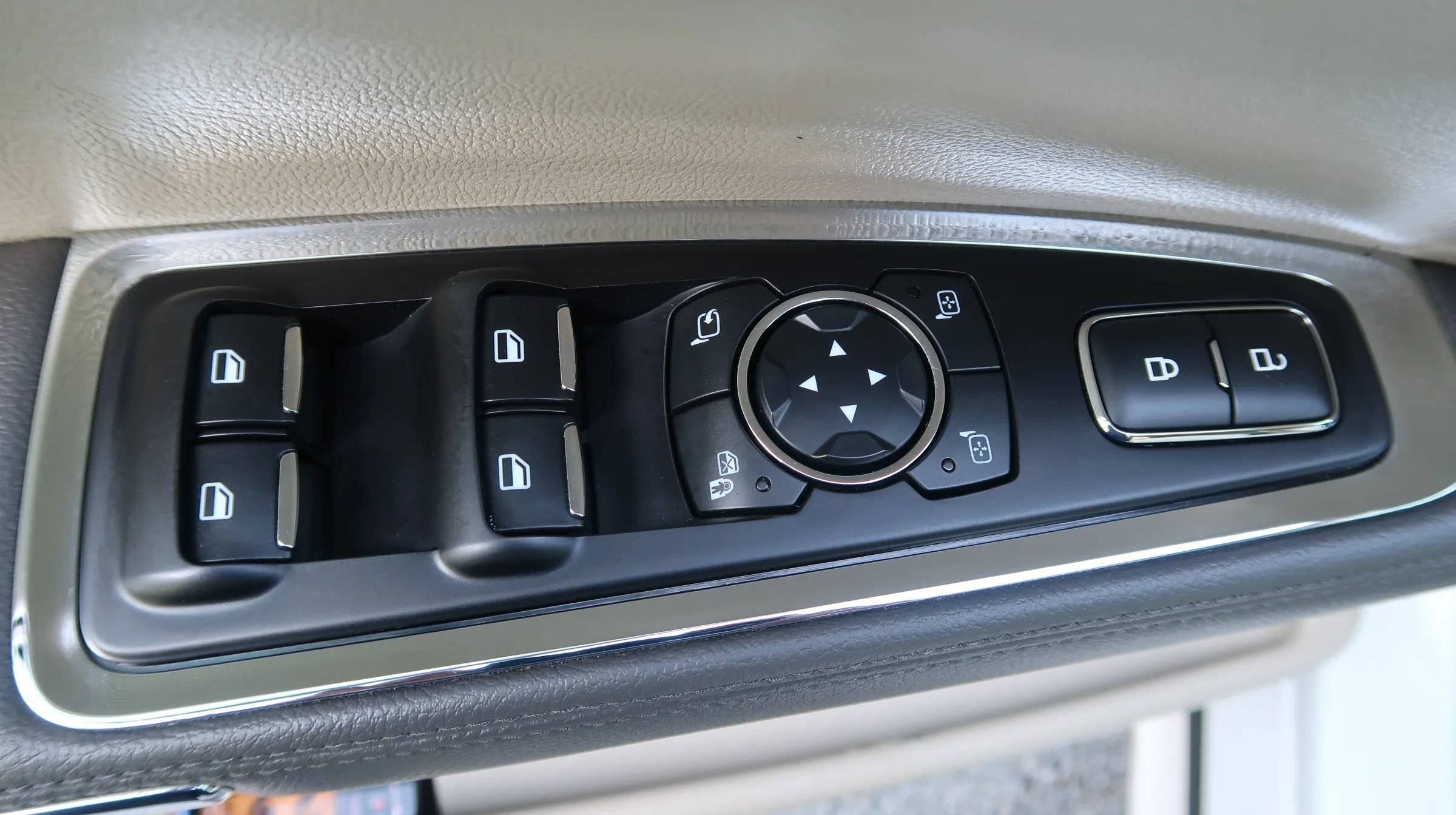 Used 2018 Lincoln Continental Reserve w/ Rear-seat Package FWD image 28