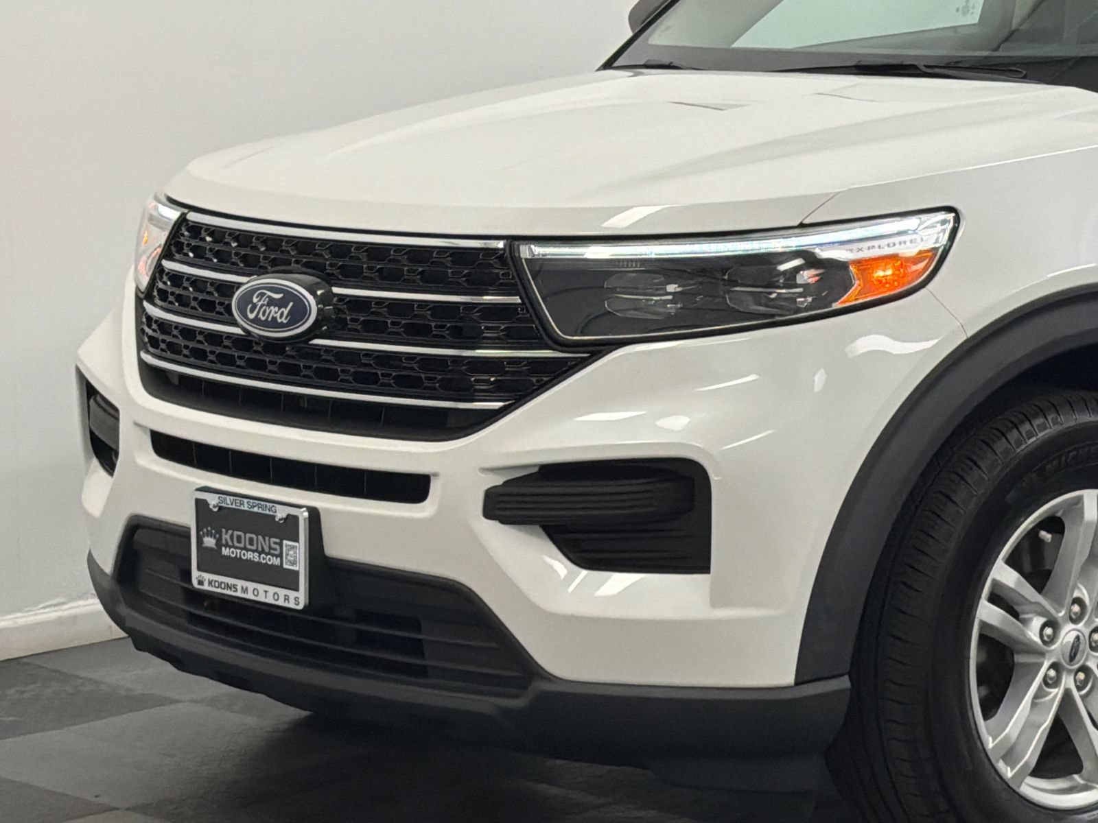 Used 2020 Ford Explorer XLT w/ Comfort Package AWD/4WD image 2