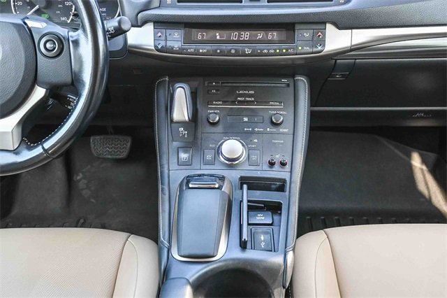 Used 2017 Lexus CT 200h w/ Navigation System Package image 18