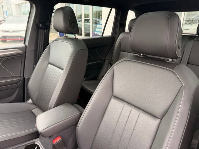 Certified 2024 Volkswagen Tiguan SE R-Line AWD/4WD image 9