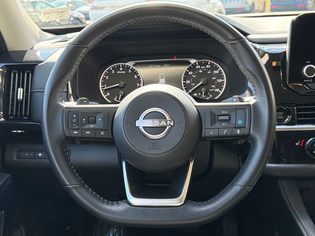 Used 2025 Nissan Pathfinder SV image 17