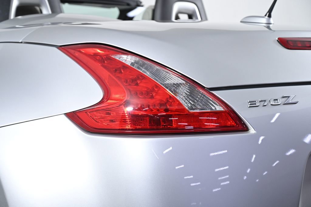 Used 2010 Nissan 370Z Touring w/ Sport Pkg image 8