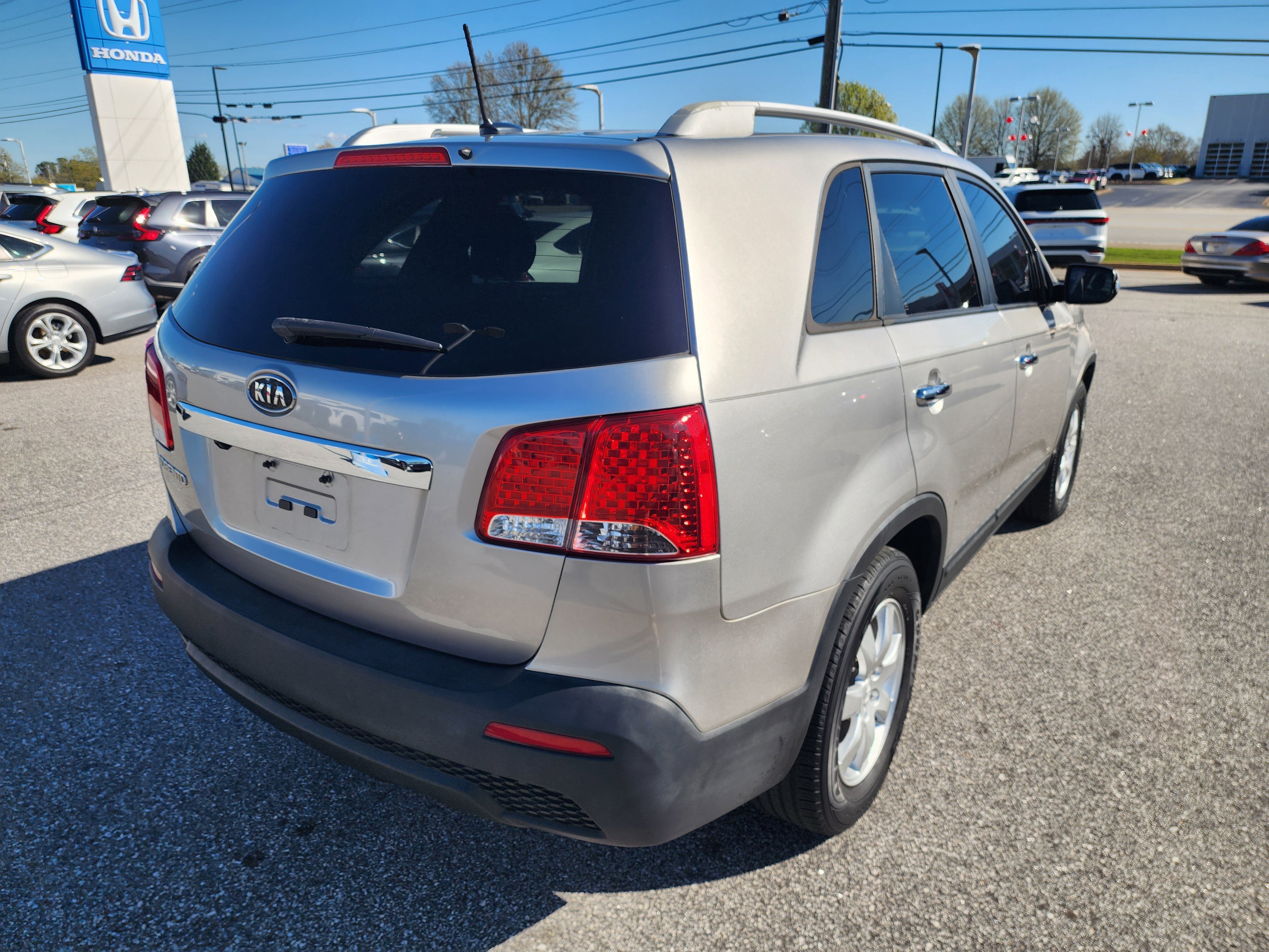 Used 2013 Kia Sorento LX w/ Convenience Pkg image 4