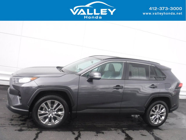 Used 2020 Toyota RAV4 XLE Premium image 2