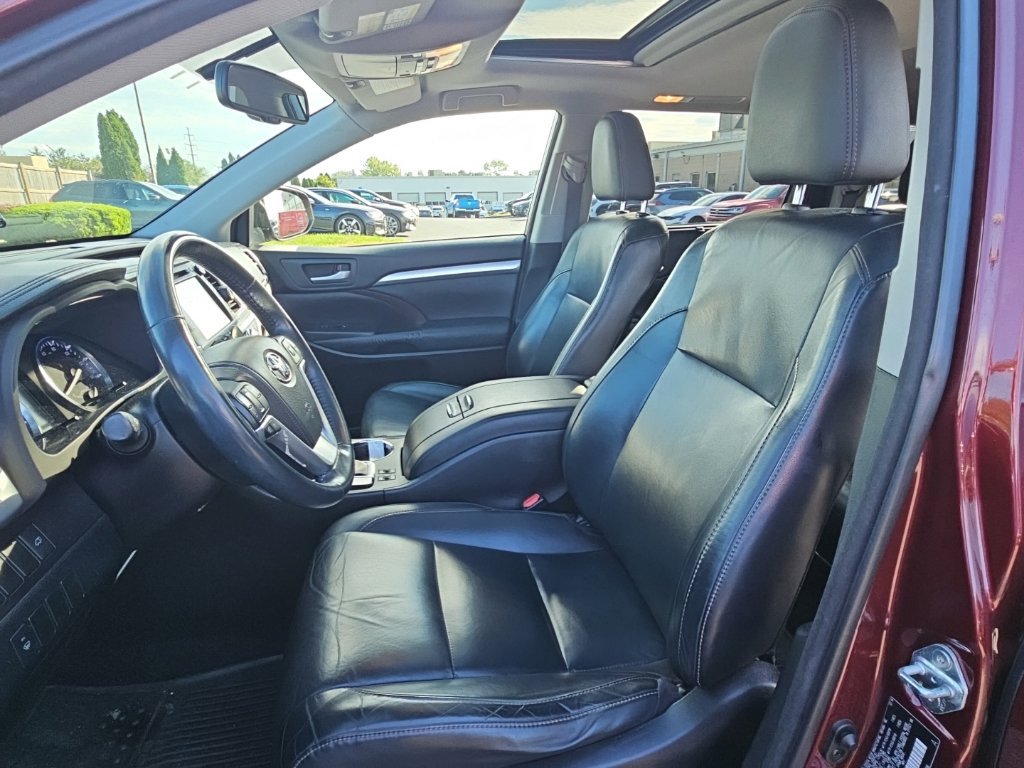 Used 2015 Toyota Highlander XLE AWD/4WD image 3